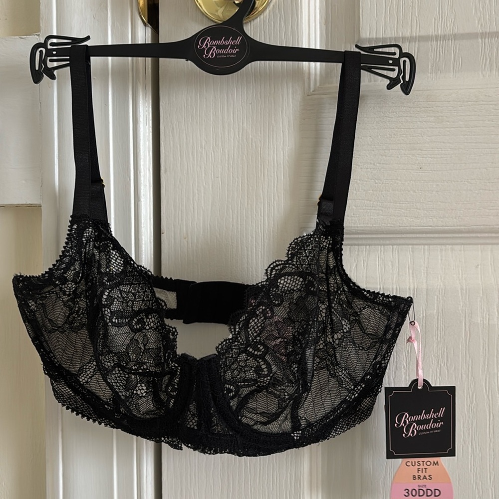 Bombshell Boudoir NWT bra 30ddd- kept in sealed package.